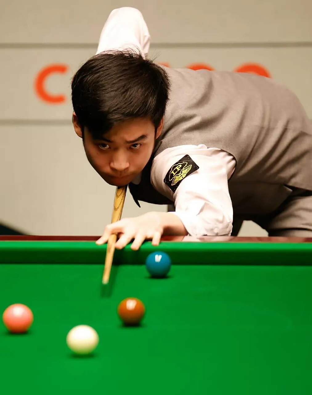 现了他由 现了他由